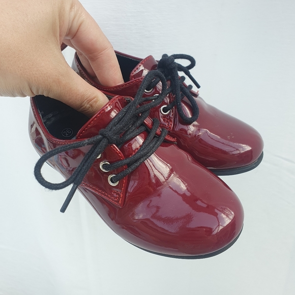 Ki.té.toi Burgundy Patent Girls Lace Up Shoes - Picture 3 of 6